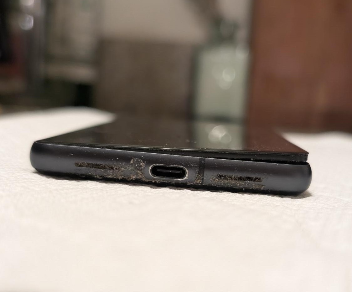 Pixel 7 popped out of battery casing